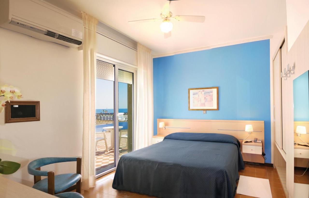 Hotel La Brezza Frontemare Lido di Jesolo Buitenkant foto