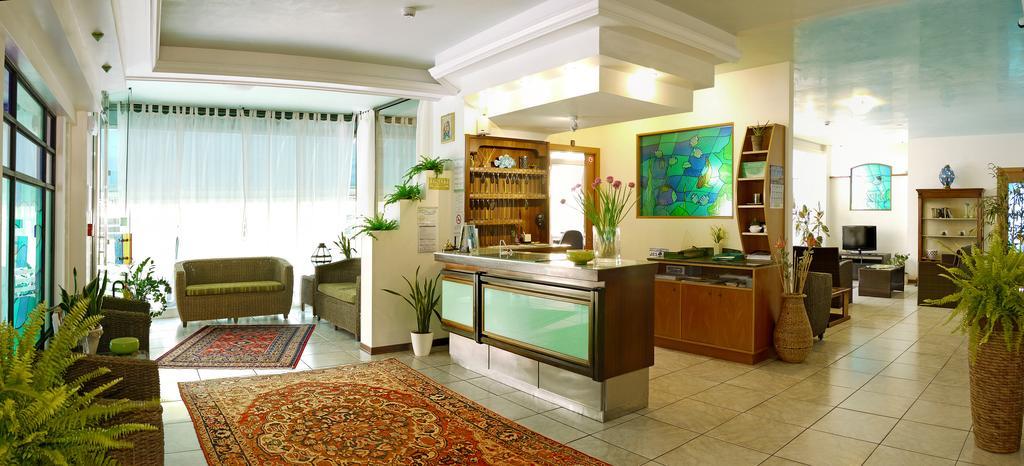 Hotel La Brezza Frontemare Lido di Jesolo Buitenkant foto