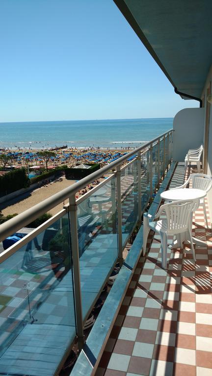 Hotel La Brezza Frontemare Lido di Jesolo Buitenkant foto