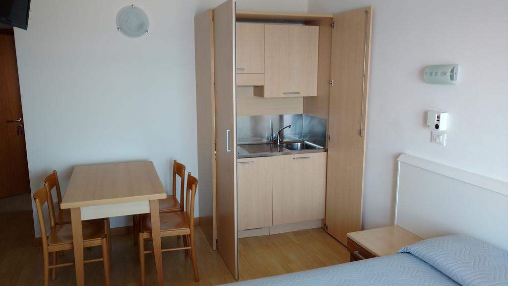 Hotel La Brezza Frontemare Lido di Jesolo Buitenkant foto