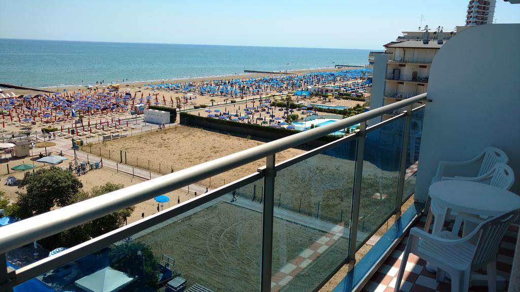 Hotel La Brezza Frontemare Lido di Jesolo Buitenkant foto