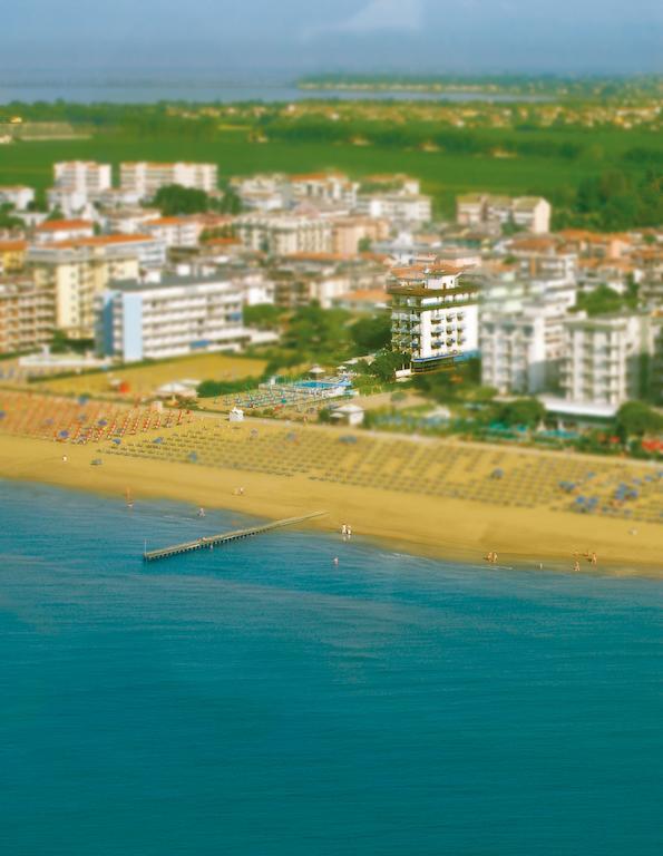 Hotel La Brezza Frontemare Lido di Jesolo Buitenkant foto
