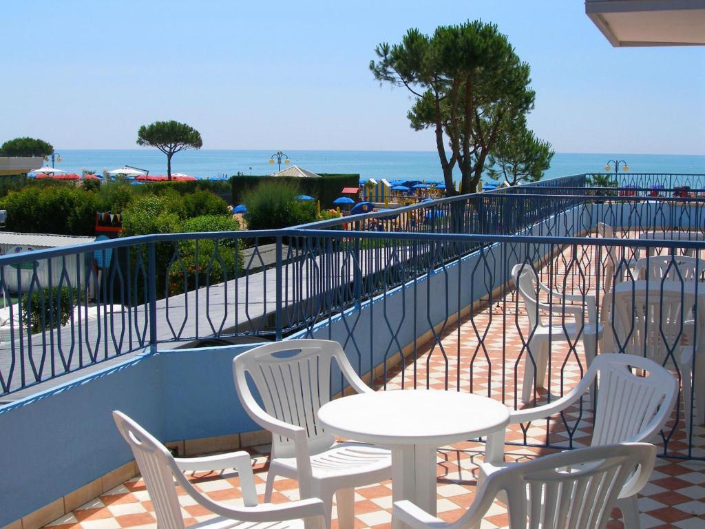 Hotel La Brezza Frontemare Lido di Jesolo Buitenkant foto