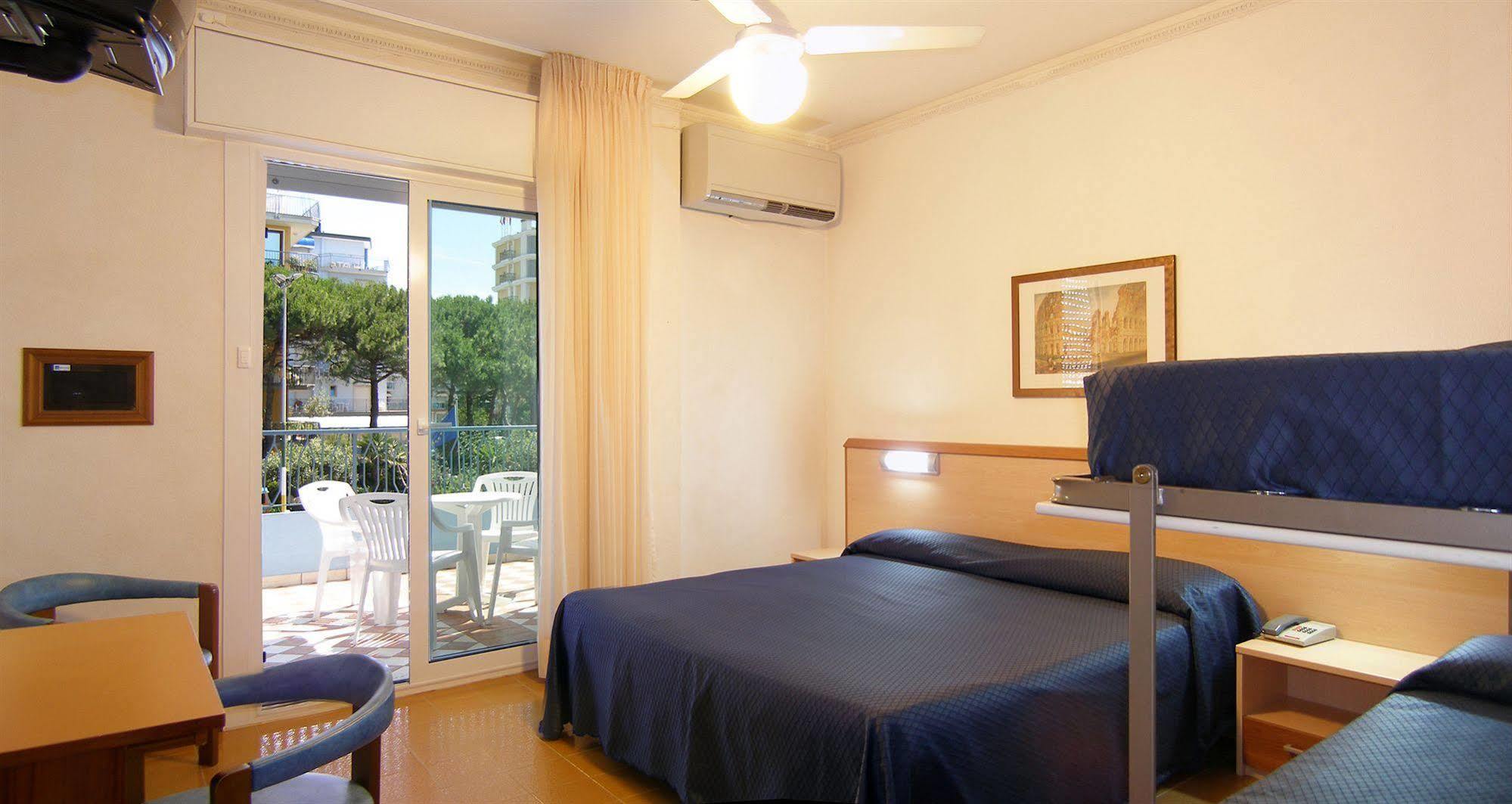 Hotel La Brezza Frontemare Lido di Jesolo Buitenkant foto