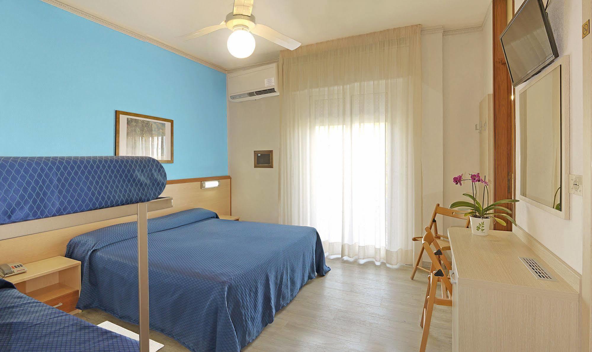 Hotel La Brezza Frontemare Lido di Jesolo Buitenkant foto