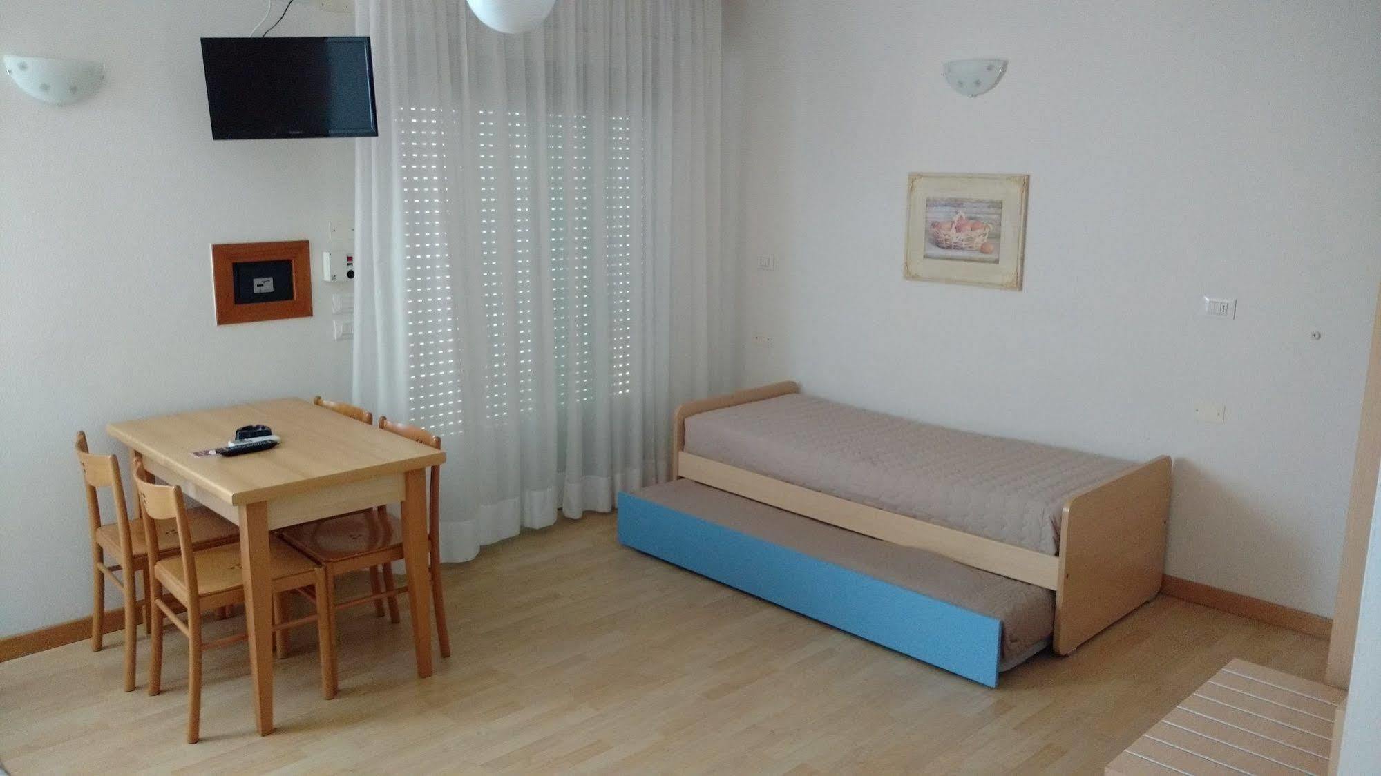 Hotel La Brezza Frontemare Lido di Jesolo Buitenkant foto