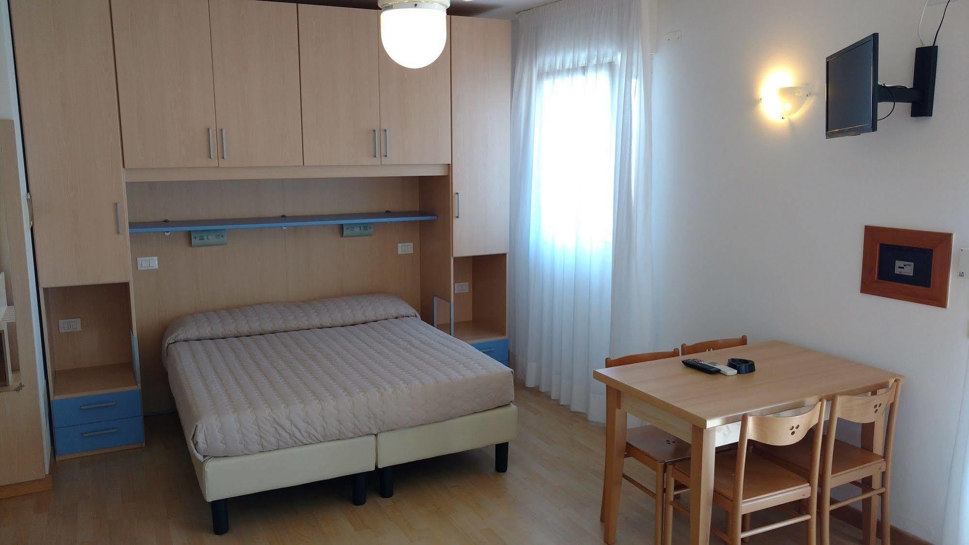Hotel La Brezza Frontemare Lido di Jesolo Buitenkant foto