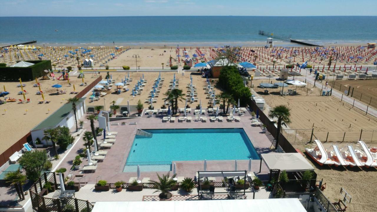 Hotel La Brezza Frontemare Lido di Jesolo Buitenkant foto