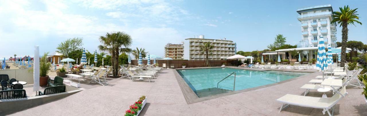 Hotel La Brezza Frontemare Lido di Jesolo Buitenkant foto
