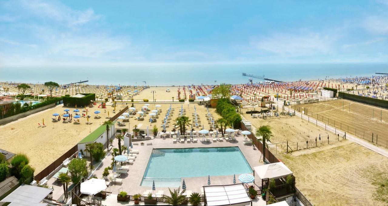 Hotel La Brezza Frontemare Lido di Jesolo Buitenkant foto
